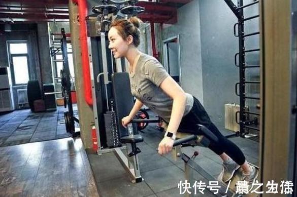 曲线|马来西亚美女车模,曲线身材惹人爱,网友看后直呼:真美