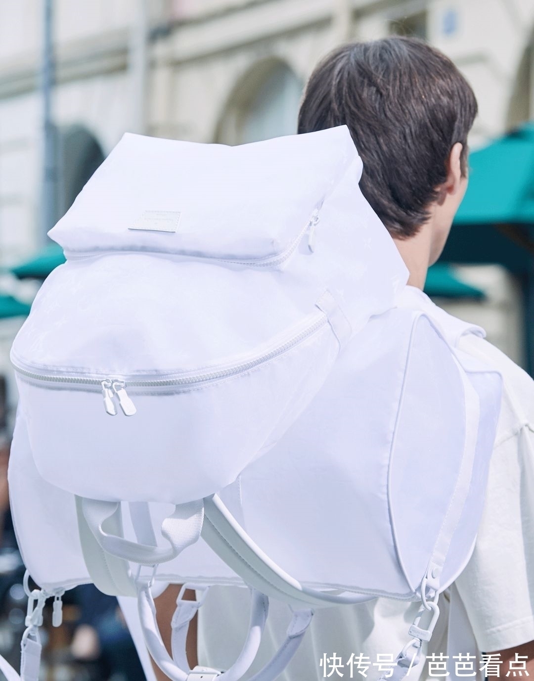 virgil|小时候玩的换装贴纸、QQ秀,竟成了现在最时髦的玩意