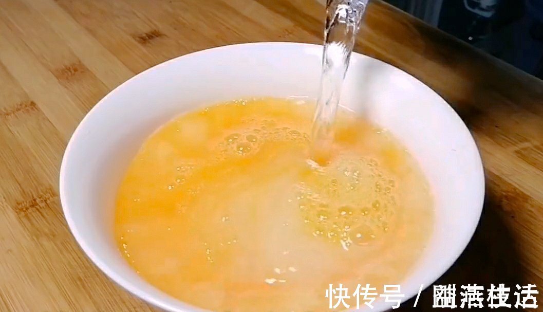 水豆腐|豆腐切成丁，不炒不炖不油炸，连吃1个月也不嫌烦，先收藏了