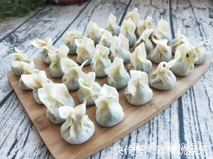 爱吃馄饨别买着吃了，教你在家做，皮薄馅鲜，比买的好吃