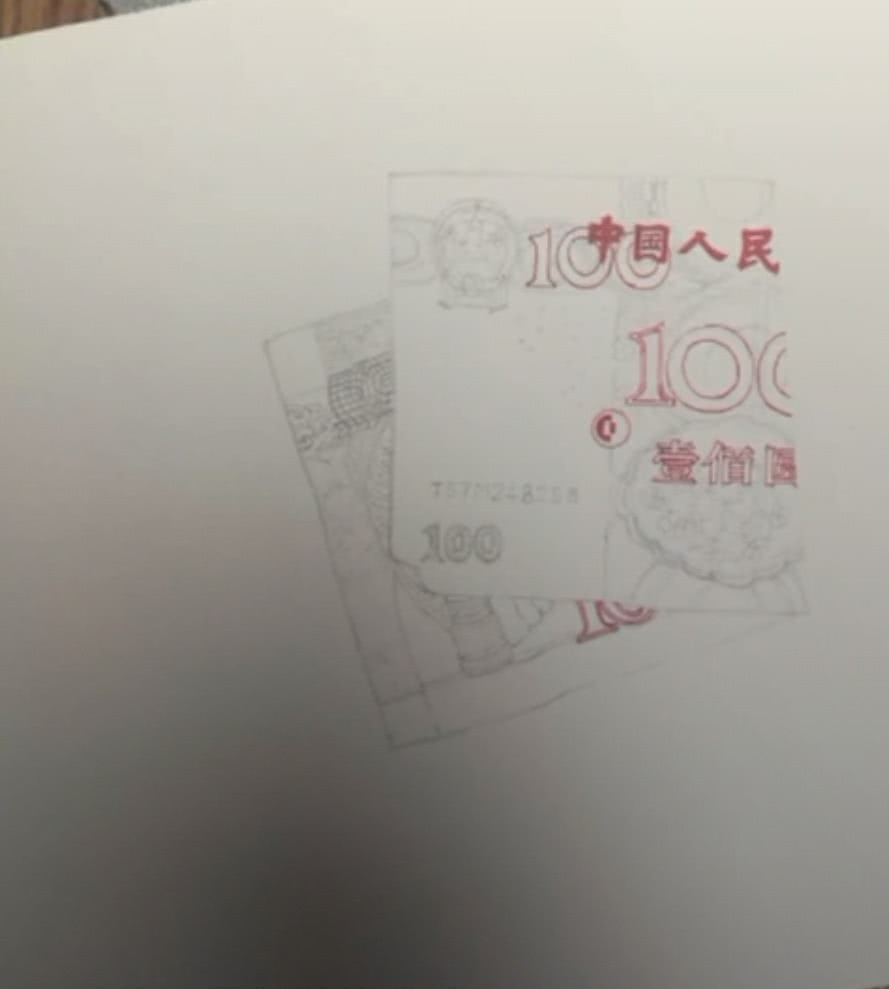 人民币$10块钱一盒的蜡笔,画出100块钱的人民币,这是人肉印钞机