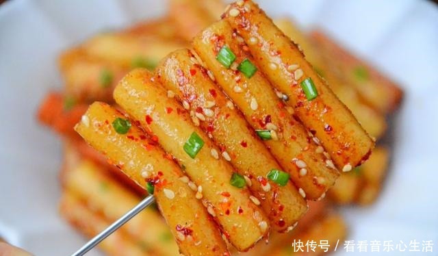 八月孩子迷上了这早餐,简单炒一炒就出锅,软糯Q弹,香辣过瘾