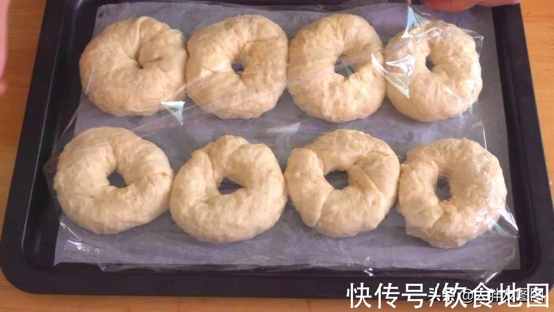 揭秘！芝麻卷面包的做法，太简单了，外脆里松，不用再出去买