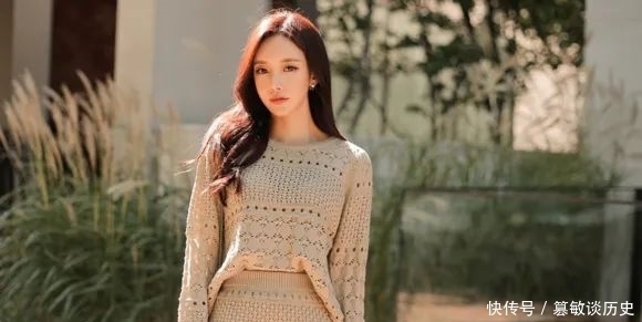 美图欣赏:孙允珠,午后麦穗色落叶粗针织及膝裙