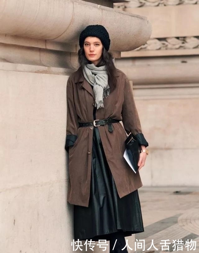 阔腿裤失宠了,今年流行“裤子+短靴”,配大衣、外套都有范儿