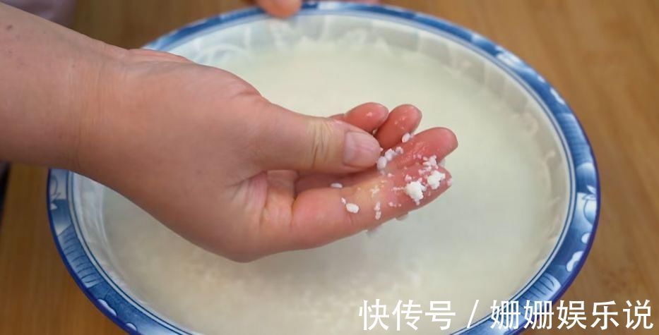 花生|糯米这样做太好吃了,上锅一蒸一烙,香甜软糯,全家人都爱吃