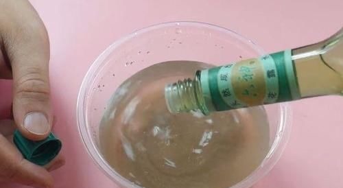 蚊香灰别倒掉了，加点花露水，解决了家家户户的烦恼，太实用了