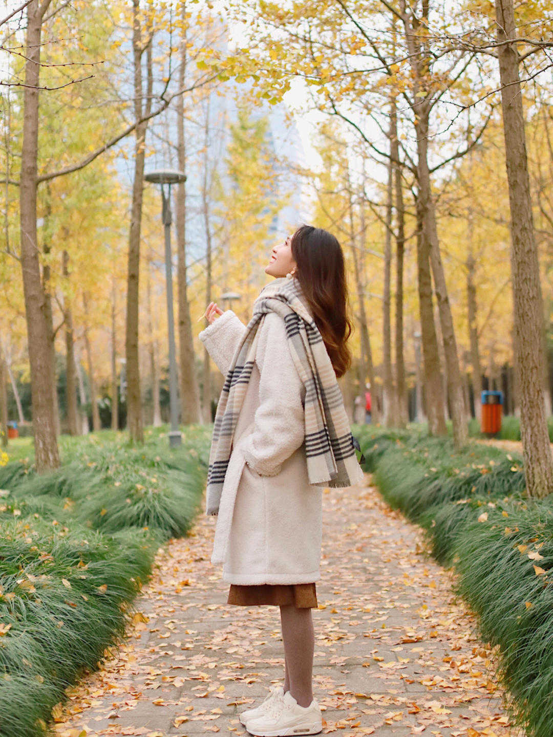 时尚|初冬的围巾如何戴,别显土气又难看了,几个技巧让你更时尚?