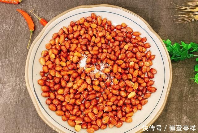 炸出来的花生米|炸花生米时,不要直接炸,多加一步,花生酥脆,放一周都不返潮