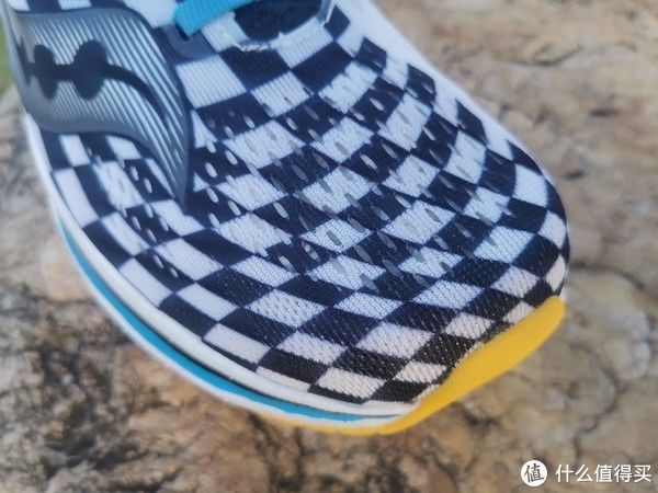 三兄弟|享受“风驰电掣”的感觉——Saucony Endorphin Pro 啡鹏2 碳板跑鞋测评