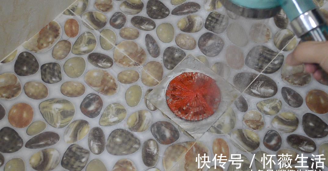 柚子上的网套别扔掉了, 放在卫生间里有大用处, 看完你会感谢我的