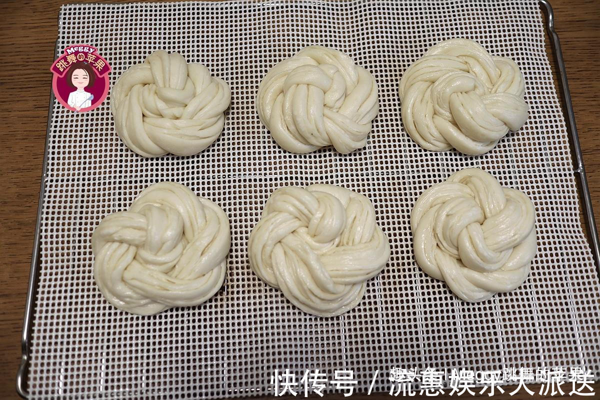 酵母|教你做个绣球花卷,又白又嫩又暄软,发面多加一料,面团高又白