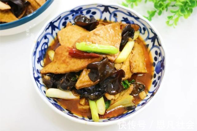 蒜苗|豆腐这样做太好吃了，我家每周做一次，软嫩入味，给肉都不换