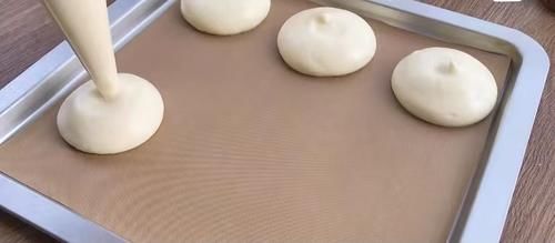 可以拉丝的肉松小贝，细腻柔软又湿润，自己在家就能做