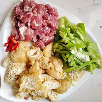 油豆腐青椒炒肉片