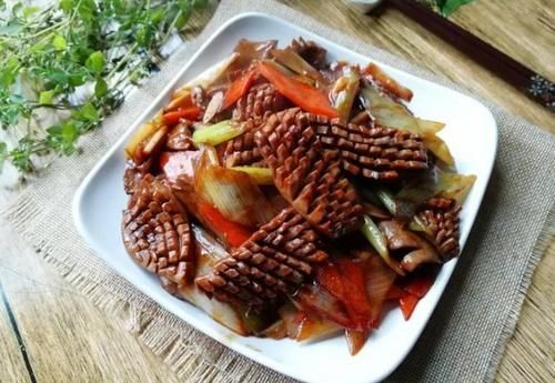 美食优选：糖醋排骨，窝头夹辣子肉丁，葱爆猪腰花，农家一碗香的做法