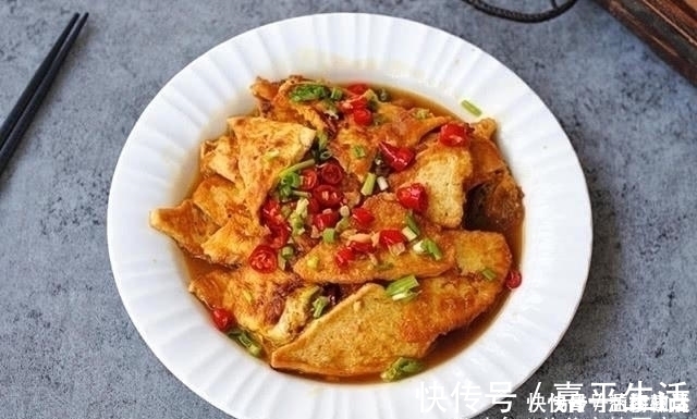 嫩豆腐|煎豆腐时,不要直接下锅,多加一步,豆腐焦黄又嫩滑