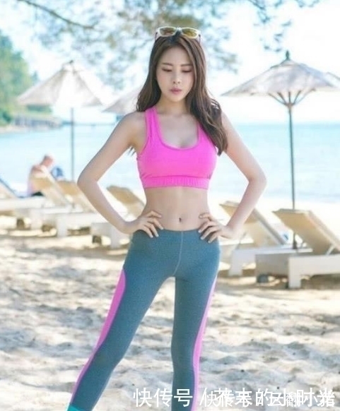 大长腿 打底裤小姐姐,秀出帅气优雅,勾勒出曲线分明的轮廓,十分吸睛