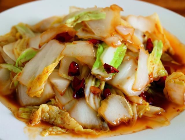 醋溜白菜|醋溜白菜时，放醋的时间很关键，做对了，白菜脆爽更酸香，还解腻