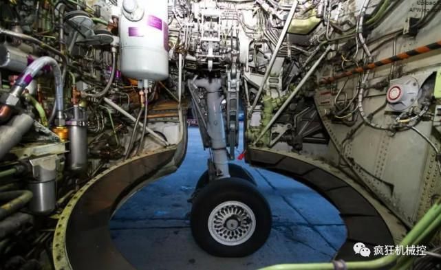 为什么飞机起飞后,起落架要收起来?