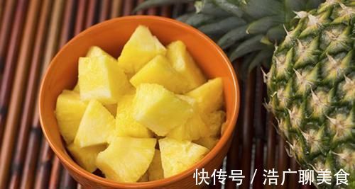 生梨|5种食物能“通便”,便秘的人吃一些,清除肠内毒素,轻松排便