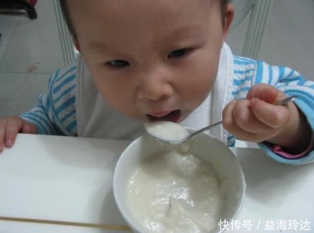 家长|给婴儿冲米粉注意“4不”，家长买得再贵，不如“冲对了”有营养