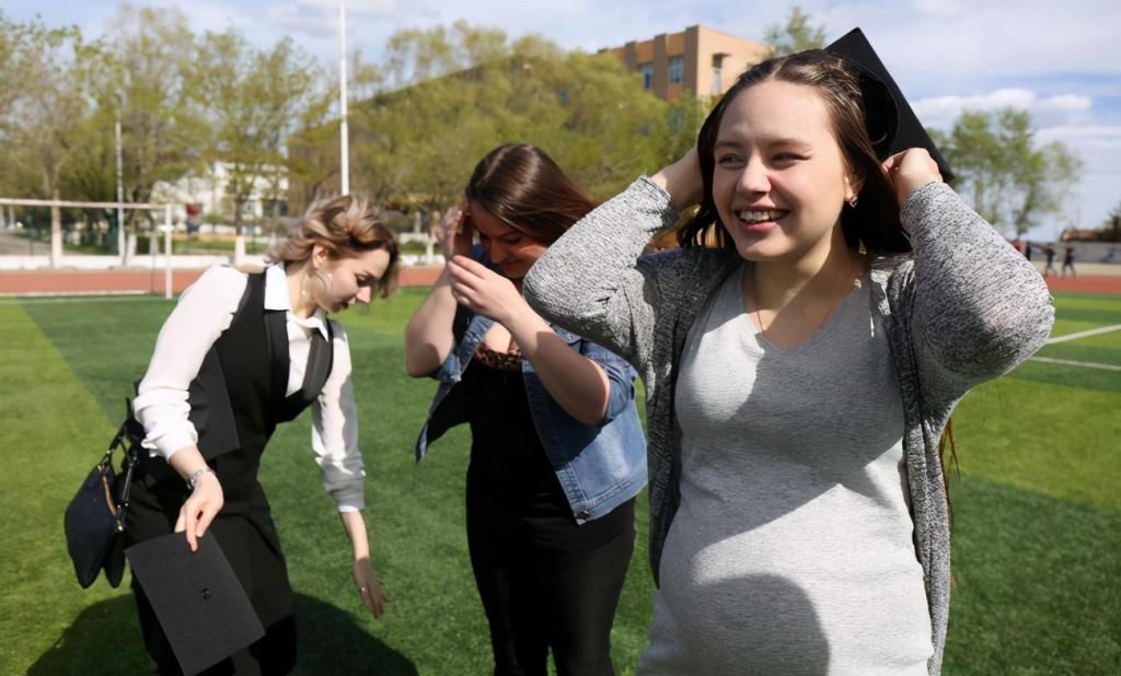 女孩们|为啥大学生“怀孕”的现象越来越多？4点原因真实，却又无可奈何