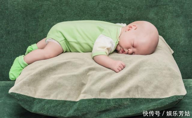 宝宝|“妈妈,我该用枕头啦”,宝宝发出这几个信号,家长该买枕头了