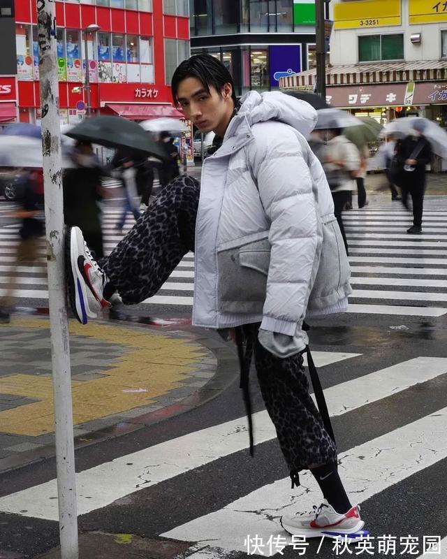 rs|冠希终于晒鞋了！「鸽王」sacai x Nike 新联名本月 13 号发售