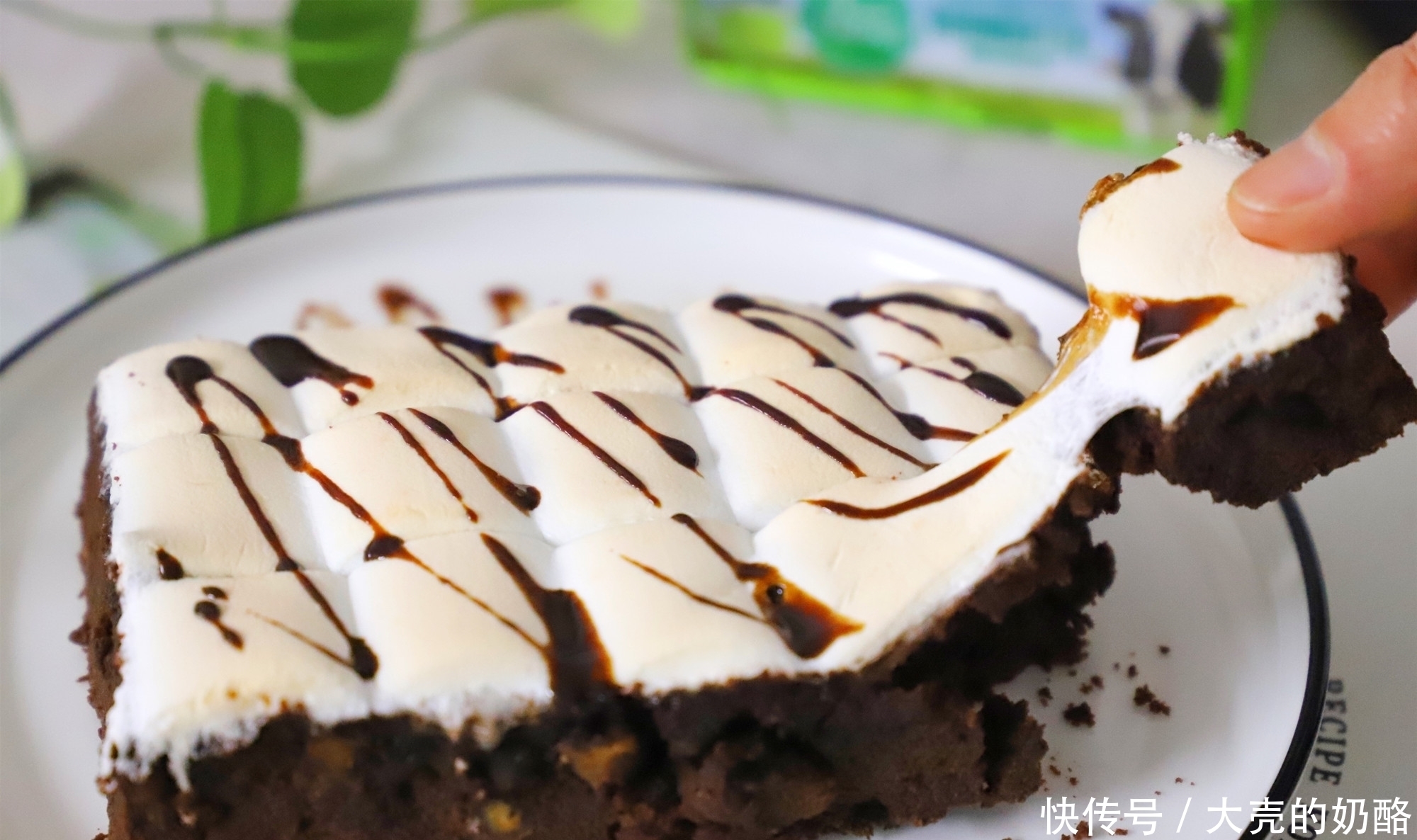 做法最简单的蛋糕，不用打发，拌一拌就能烤，醇香味浓，一次成功