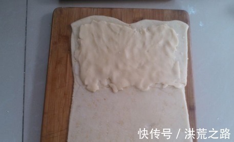 想吃苏打饼干不用买,1碗面粉自己在家做,不加黄油,更营养健康!