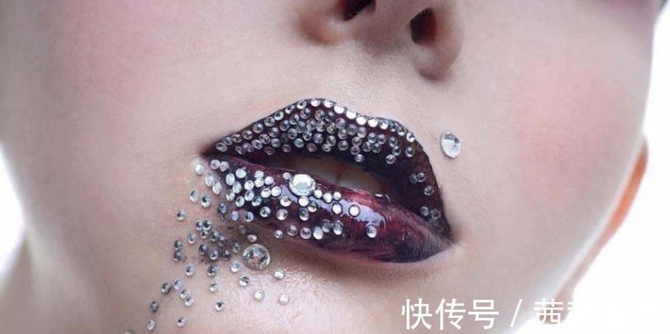 嘴巴 世界上最值钱的嘴巴,镶了几十颗钻石,有钱人的世界我不懂