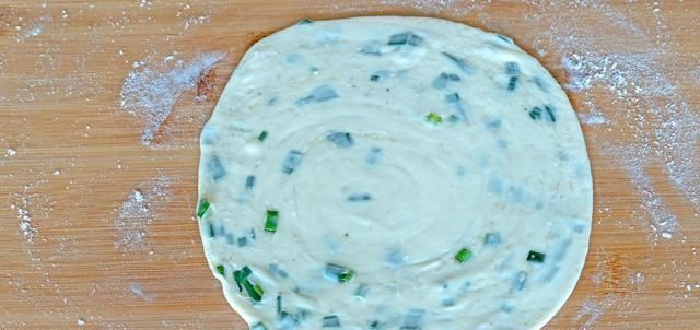 葱花饼这样做,不需要烫面照样柔软,1分钟出锅,放凉也不发硬!