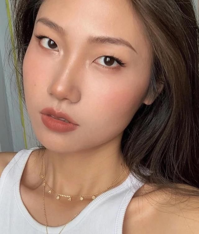 色号 黄皮女人挑口红也太难了吧?别急,送你5个色号,显白耐看又显贵