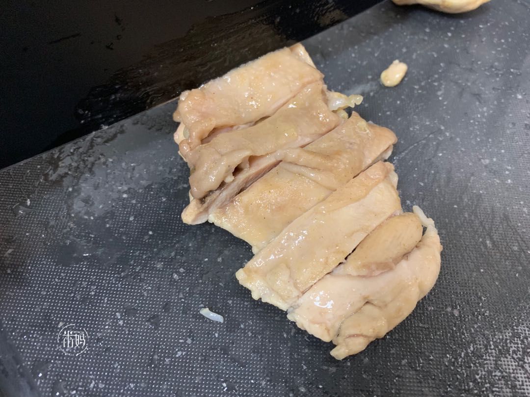 好吃|鸡腿这做法实在太好吃，不放一滴油，蒸一蒸又鲜又开胃，超下饭