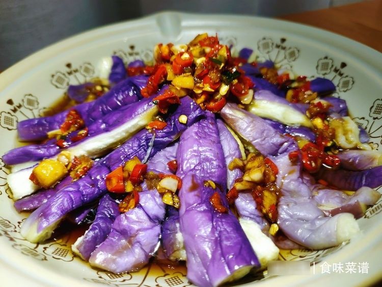 清蒸|蒸茄子，直接蒸不好吃！多做1个步骤，茄子不发黑，更鲜嫩更入味