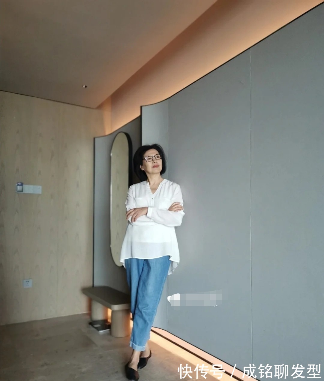 紧身裤|女人过了60岁更要注重气质,学习这位阿姨的穿搭,高雅大气显年轻