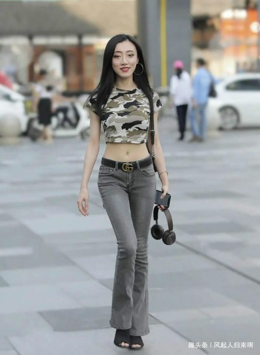 细腰 纤纤细腰的喇叭裤美女，站出了一个大大的“美”！