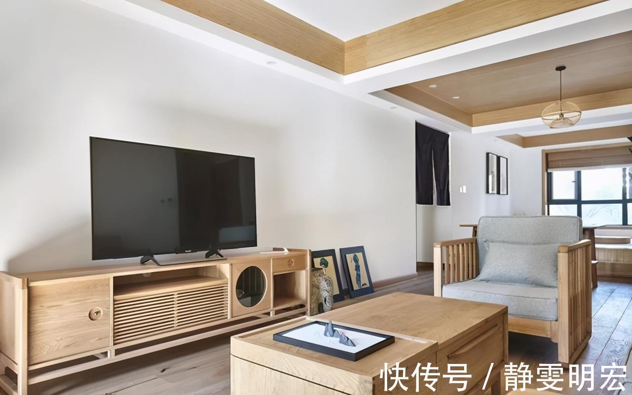 原木色|日式原木风两居，餐厅隔出休闲区，阳台带山水景色，太轻松惬意了