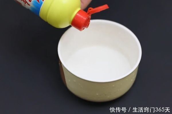 小窍门|冰箱封条发霉了难清理?教你一招,轻松去除霉点污垢,超实用!