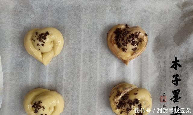 用橙汁做面包,颜色金黄,酸甜口味,更适合夏天