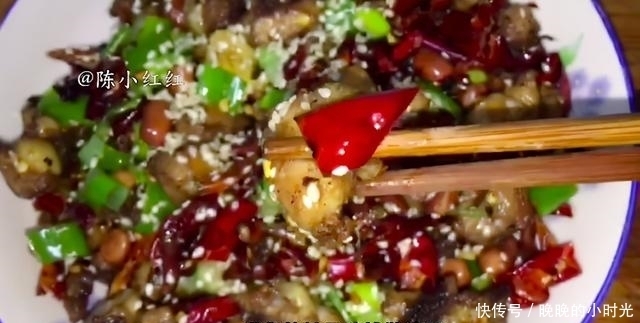 辣子鸡的家常做法,辣辣得特别过瘾,配上米饭吃特别的下饭