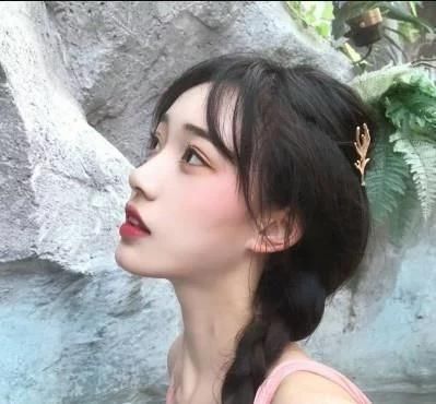 女生嘴唇有这“3个特征”，“死亡芭比粉”都能驾驭，尤其第三个