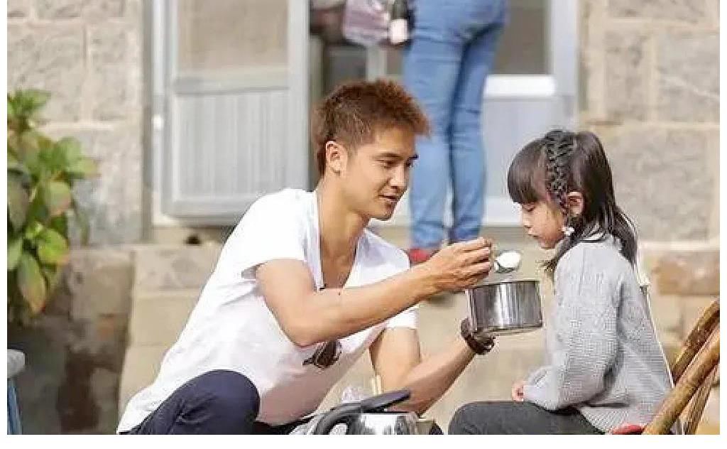 他們因?yàn)榫C藝節(jié)目而紅，也因?yàn)榫C藝節(jié)目而沒落，有人翻車撒謊離婚