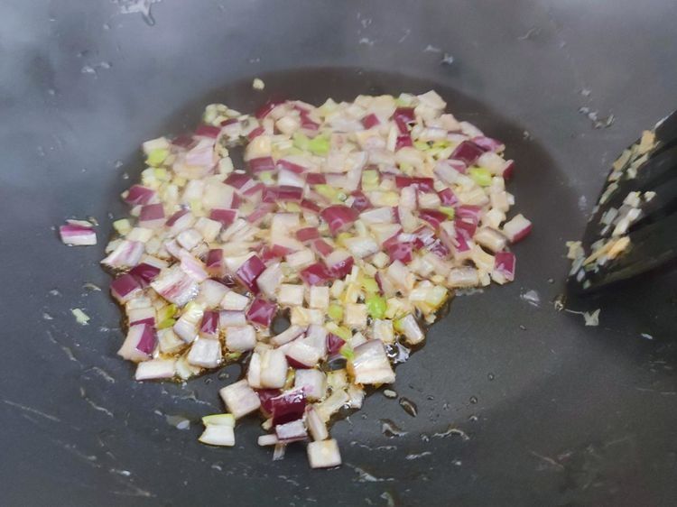 大人孩子都爱吃的拌酱面,简单又美味,几分钟就做好