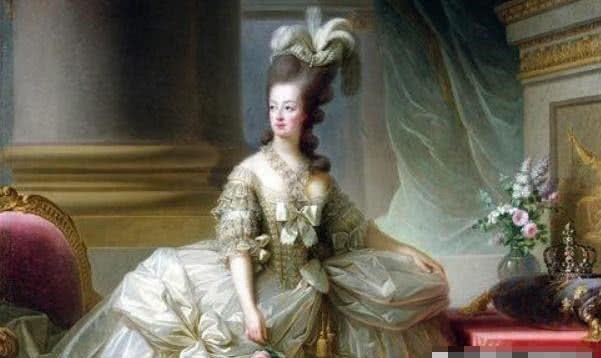  斩首|王后即将被斩首，在刑场无意间踩到刽子手的脚，说了句话永恒流传