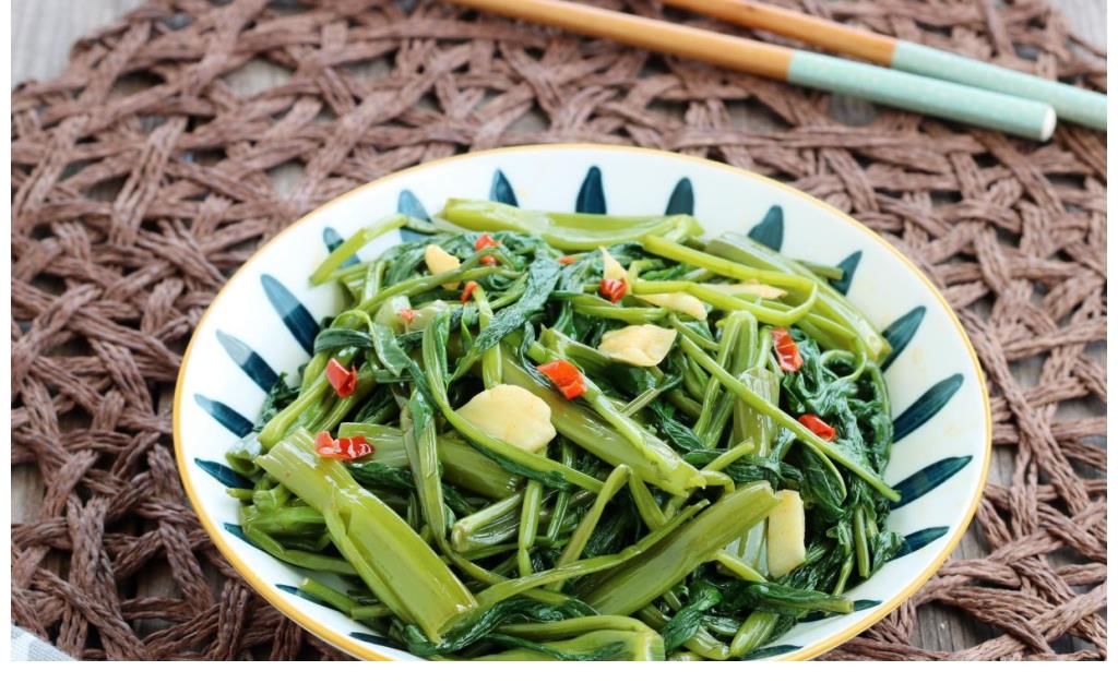 蒜蓉炒空心菜|炒空心菜别焯水，学会餐馆的做法，多加2物，爽脆入味不发黑