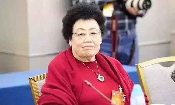 富婆|中国第一富婆家被盗 丢了手把件、手串、戒指 郭德纲还曾专门拜访