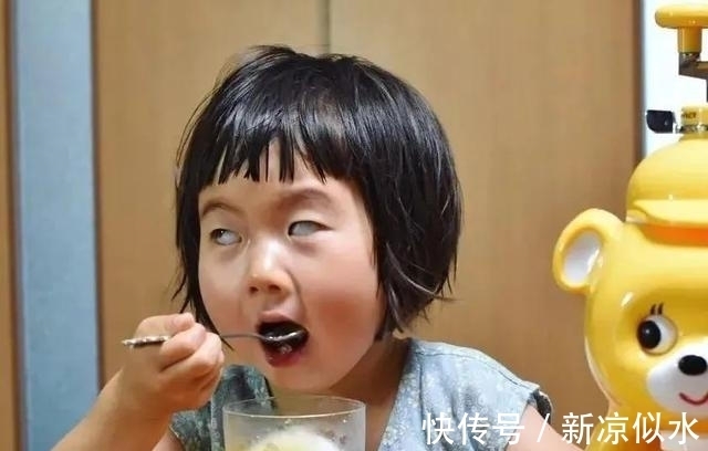 小m|人类幼崽有多可爱?这坑娃的妈给女儿拍了近千张“丑照”