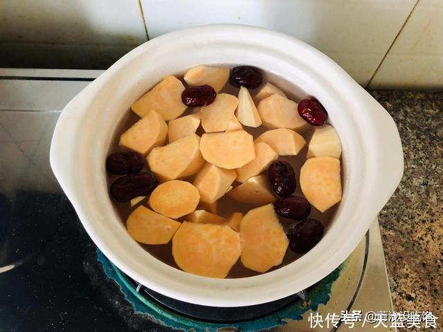 春季防燥多喝汤,这汤甘甜又滋润,常喝皮肤好,胜敷10张面膜